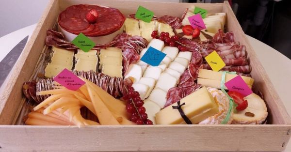 PLATEAUX APERITIF FROMAGE CHARCUTERIE pour 10 personnes